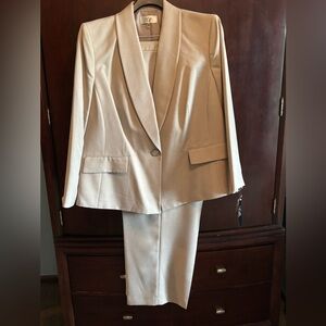 Le Suit Classic Beige Blazer and Pants Suit
